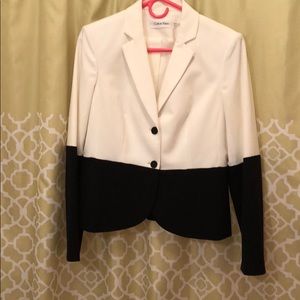 Calvin Klein blazer. Off-white and black. CHIC 🕶